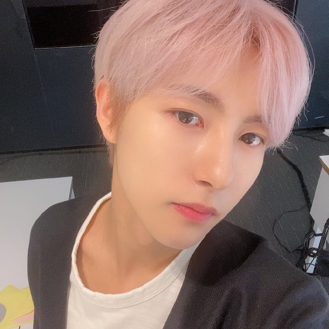 Renjun• eto ung ngiti ngiti lang pero gusto ka na palang sapukin pag nagaasaran kayo• mahaba pasensya niya pero wag mong gagalitin or sasagarin• "isa, dalawa, pag eto umabot ng tatlo tatamaan ka na talaga"