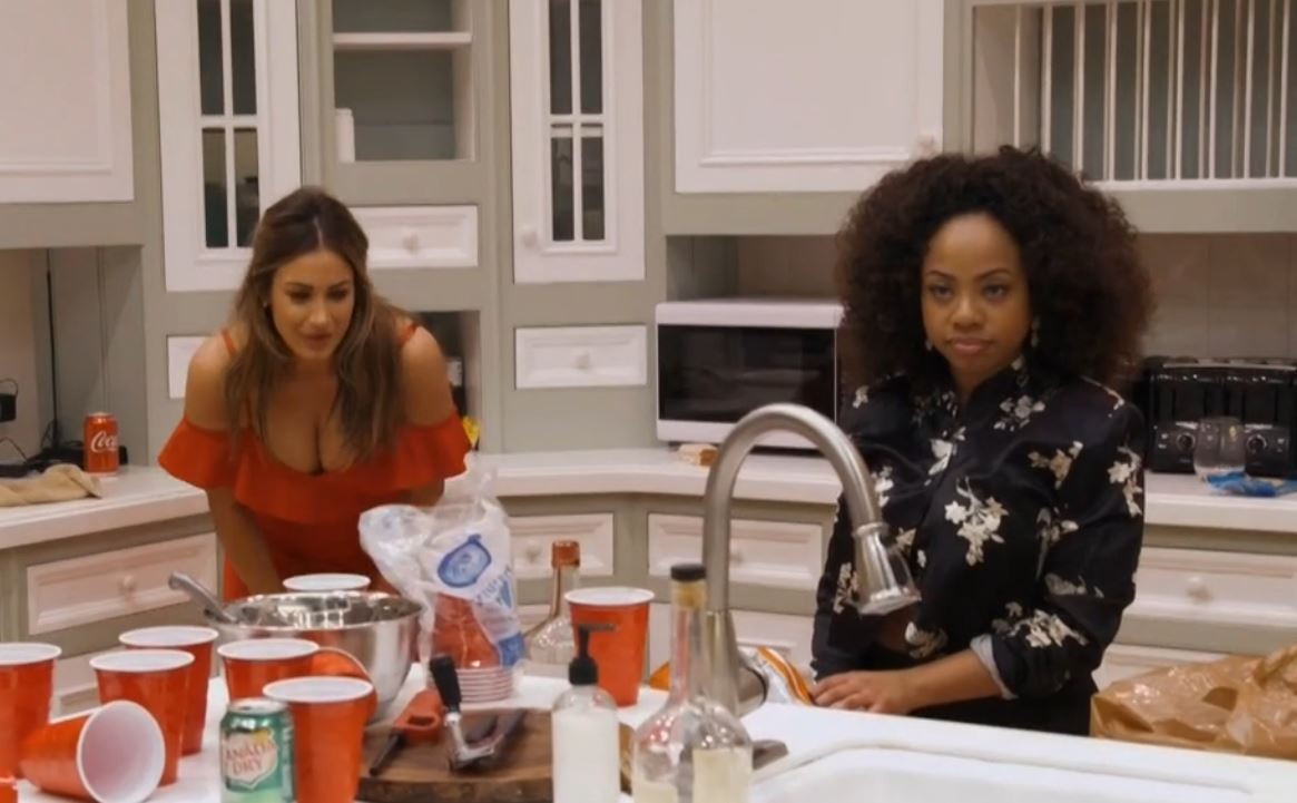 Maryjan83777318's tweet photo. #MaryJaneTVCreation #JacobKnight #AjaniScott
#LoveAndListings season 2 E5 Samantha want to take it slow with Zac it's going down baby Review Livehttps://youtu.be/6WDiIHzpN6U https://t.co/vr40vcIQ5L