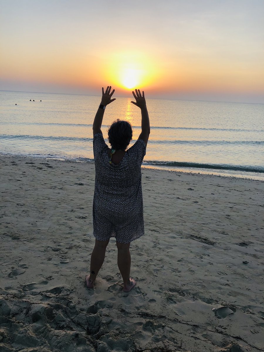 Jurathewestie's tweet photo. Take home memories, not possessions ... #dohadays #sunrise #beach #expatlife #breakfastonthebeach https://t.co/LEuFSJJDkK