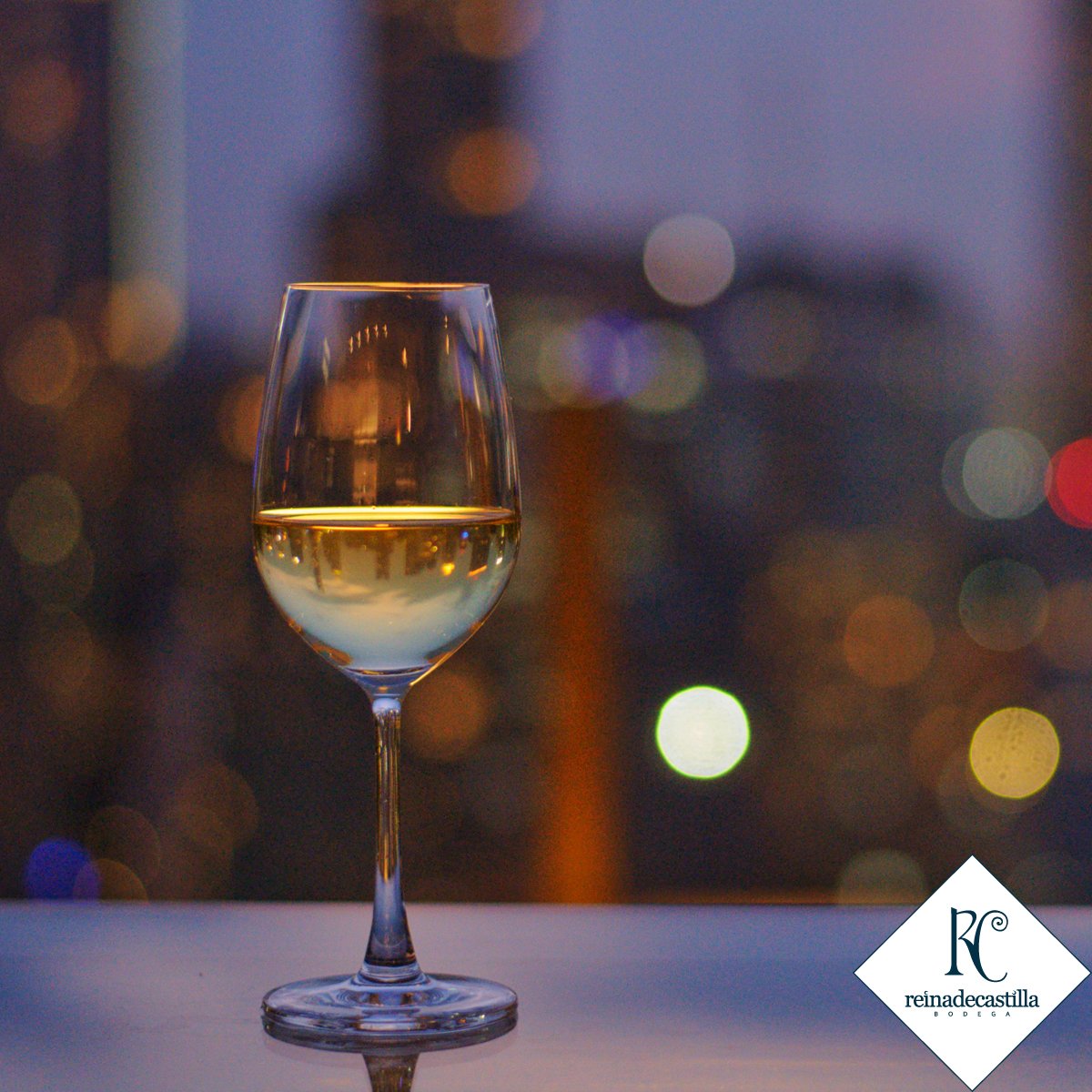 “El vino hace de cada comida una ocasión, cada mesa más elegante, cada día más civilizado”. Andre Simon.

#mejorconvino
#reinadeCastilla
#BodegareinadeCastilla
#winelover
#Ruedalovers
#loquedeverdadimporta
#nochesdeverano
#summer