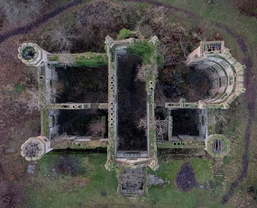 قلعة مهجورة في أوكرانيا.