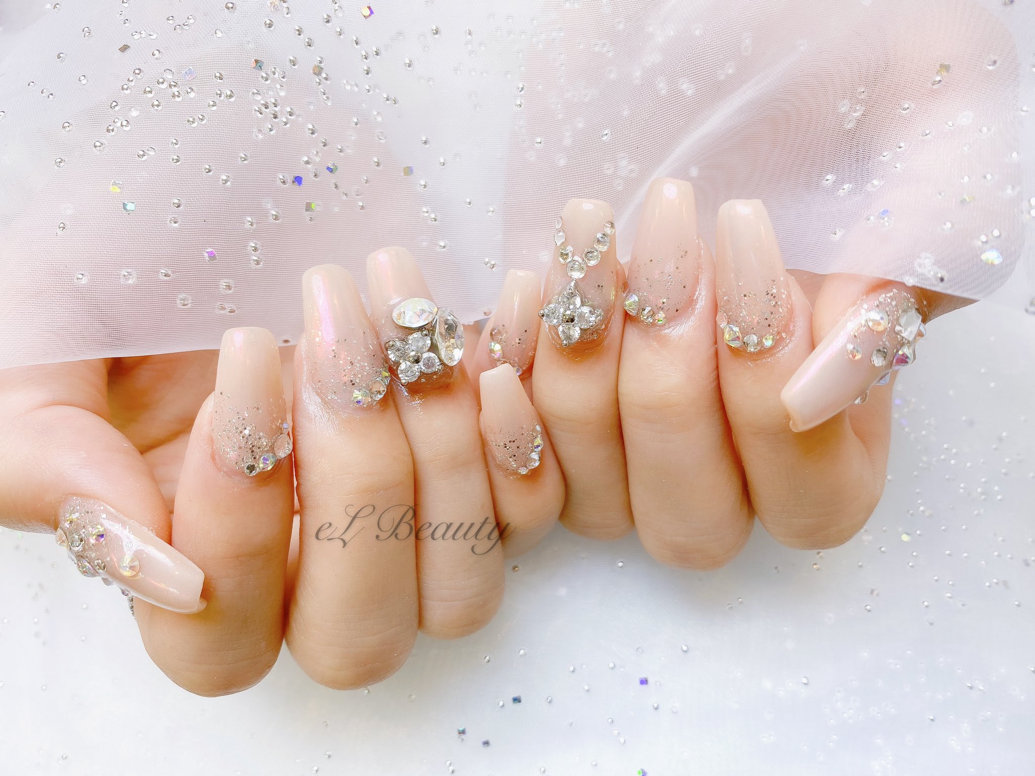 El Nail Salon イーエルネイルサロン ご予約24時間受付中 ネイルとまつ毛の同時施術1時間で終わらせます ネイル ネイルデザイン スカルプネイル 夏ネイル ボリュームラッシュ 銀座 新宿 まつエク まつ毛パーマ ラッシュリフト パリジェンヌ