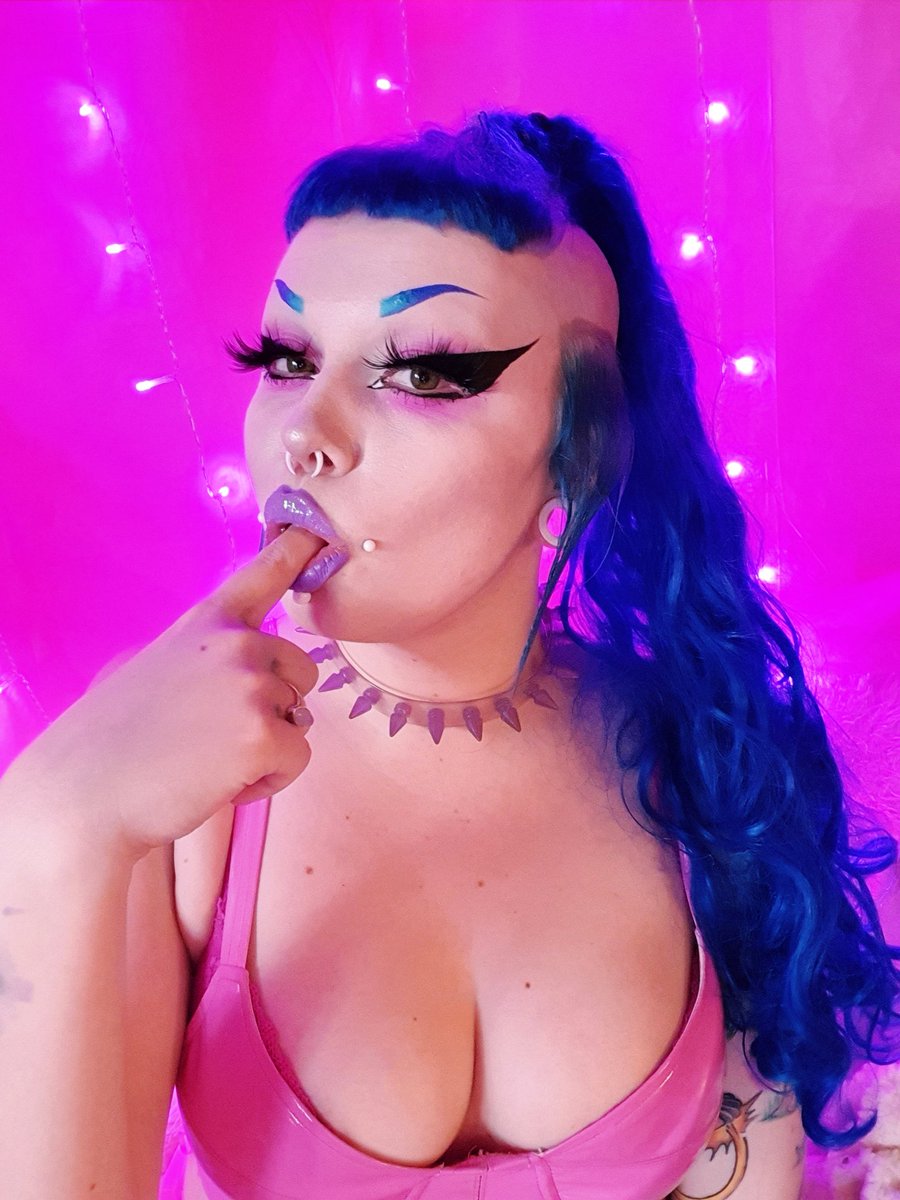 FreyjaPhoria's tweet photo. 💗💕 Magickal 💕💗

#freyjaphoria 
#onlyfans
#camgirl
#spacebabe 
#pvcgoddess https://t.co/WA5aD1gJ74