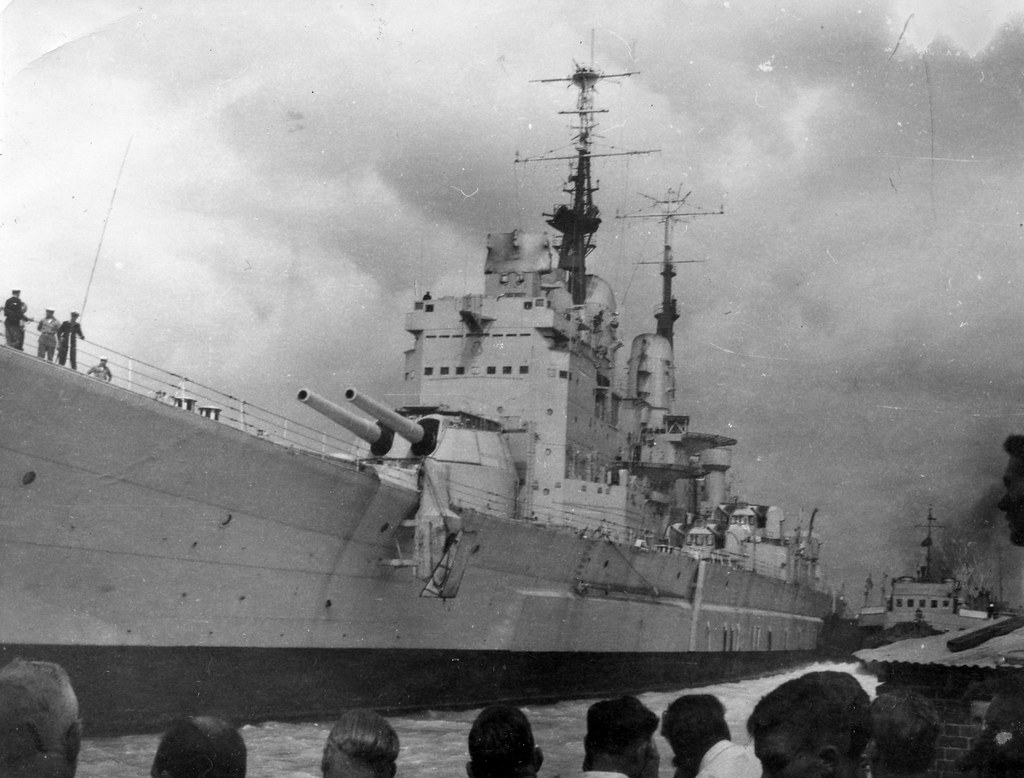 At 1035 she ran aground just next to Custom Jetty and Still and West pub. The large ship was now stuck by the narrow harbour entrance.