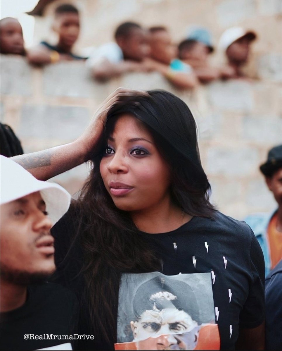 KPasquinade's tweet photo. @NancyHleketan Do women really like weave? https://t.co/AdXPozmaJ2