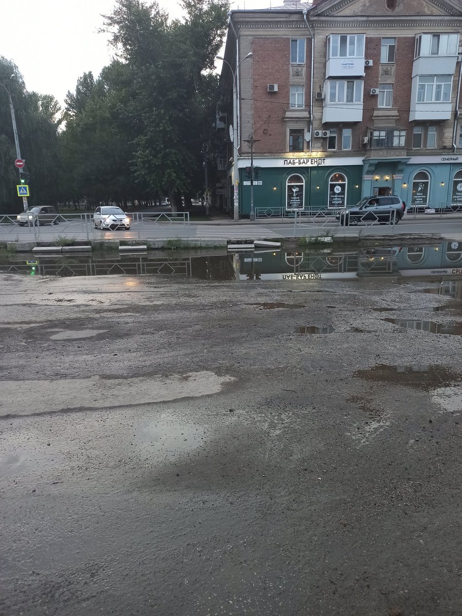 KsenyaNosikova's tweet photo. @promadm @E_Lapushkina @D_Azaroff Физкультурная/Воронежская,поставлено ограждение на дефектный тротуар,которое препятствует переходу дороги мамам с колясками и людям с ограниченными возможностями.А в дожди-всем!Место проходное:Школа 120,Дворец спорта,новый большой Жилой Комплекс https://t.co/E65p7pb81T
