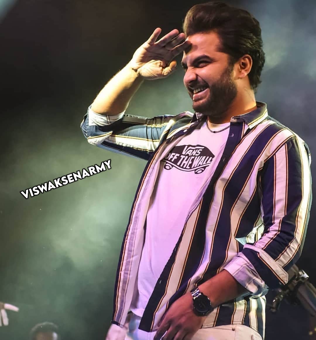 ViswaksenArmy's tweet image. Class look @VishwakSenActor @TrendsVishwak @Vishwaksen_Team @vamsi84 @iRuhaniSharma @tarak9999 
#vishwaksen 
#classlook