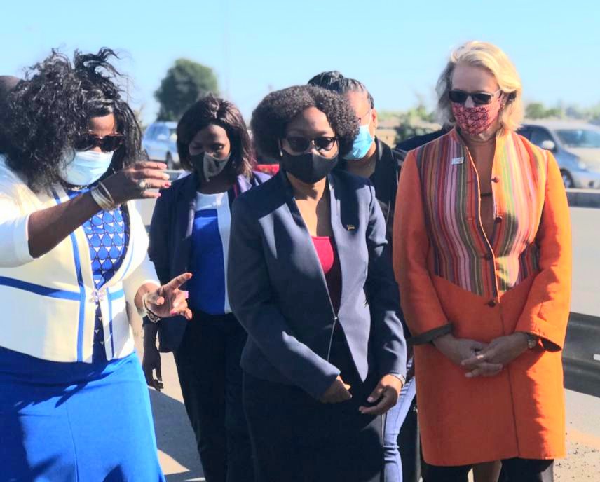 salhaj's tweet image. @DiagneAndrea R.Rep @UNFPAMocambique w/ V Diogo,Sec State Maputo Prov, Pres Natl Stats Inst
Unveiling of 1st ever #population Info signs @ #Mozambique&apos;s provincial borders 
#datafordev #empowercitizens 
@UNICEF_Moz @DFID_Moz @FAOMozambique @SwedeninMZ @UKinMozambique @ItalyinMoz