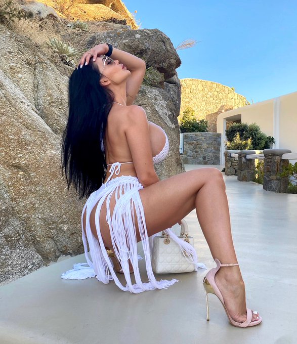 Mykonos means freedom? https://t.co/A3y6TzKZqE
