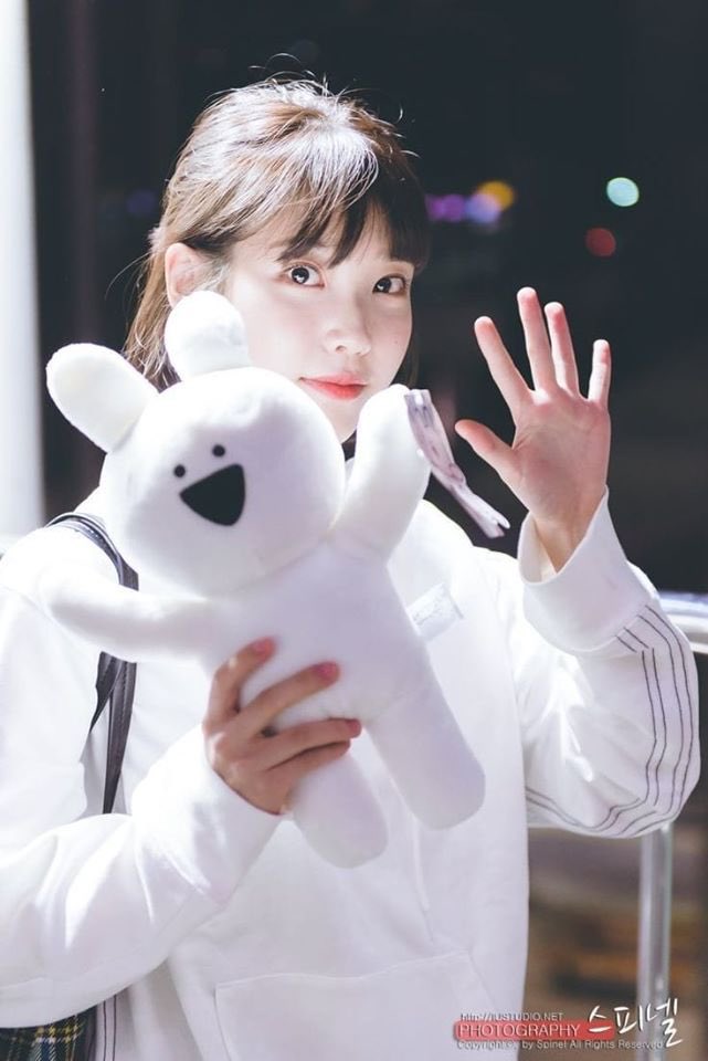 She has been through much. Poverty, rejection, bulimia, criticism, scandals,still battling insomnia..Experienced the cutthroat industry, seen how it breaks some, taken lives of others.Yet,  #IU managed to maintain a part of innocence in her. That kid in her..That’s remarkable.