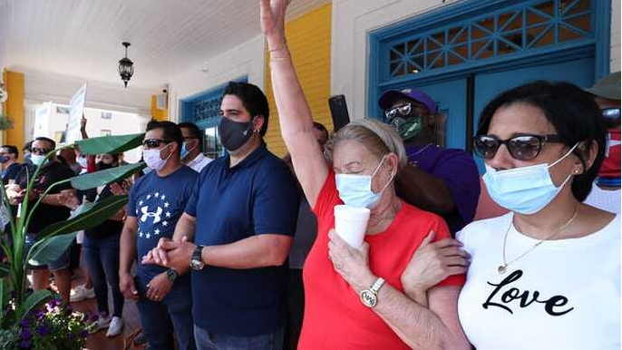 chief_debbie's tweet photo. Despicable: BLM activists issue mafia-style shakedown on Louisville businesses https://t.co/6sRxaqguZS
#BLMExtortion #BLMDomesticTerrorists #blmisaterroristgroup https://t.co/rbDo6ncesk