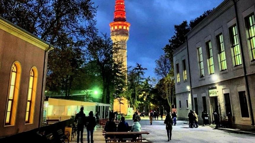 Örneğin; Fakültemiz İşletme Kulubü’nün “Siyasallı Olmak” etkinliği uzun yıllardır devam etmektedir ve bunun gibi başka kulüplerimizin de geleneksel hale gelmiş olan birçok etkinliği bulunmaktadır.