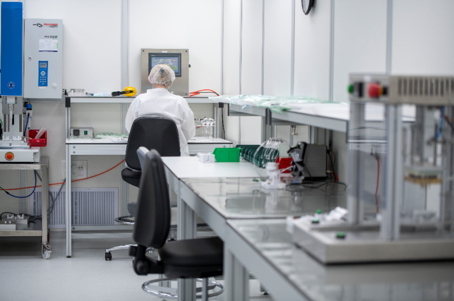 SorrelMedical's tweet photo. With the opening of our new manufacturing facility with state-of-the-art #cleanroom facilities, we have increased the initial production capacity of our #wearable #drugdelivery devices. https://t.co/yX6zwLUQmo #patientcentric #innovation https://t.co/xf7aqtHm6G