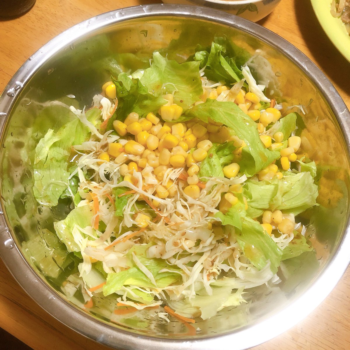 ysmt_oknw's tweet photo. 最近まじサラダ食べすぎて
そろそろウサギなれそう🐰

写真では伝わらないけど
これたぶん3､4人分はあるかな 、、笑 https://t.co/p4orJmRJlD