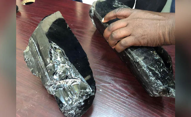 Tanzanian miner, who became overnight millionaire, finds third rare stone
ndtv.com/offbeat/tanzan…