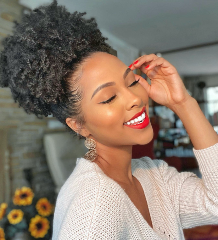 edenbodyworks's tweet photo. Can’t go wrong with a high puff 🙌🏾 who agrees?! 🙋🏽♀️
@istina.manners | #TextureTuesday #EdenCurlfriends #NaturalHair #HairGoals #NaturalHairstyles #HighPuff https://t.co/ZidptRBrym