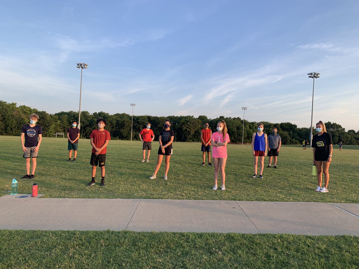 forneytrackxc's tweet photo. Who’s behind the mask? Forney XC! https://t.co/qZmQlZiZdR