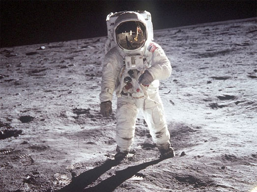The late Neil Armstrong would have been 90 years old today. Happy birthday to the first man on the Moon! 