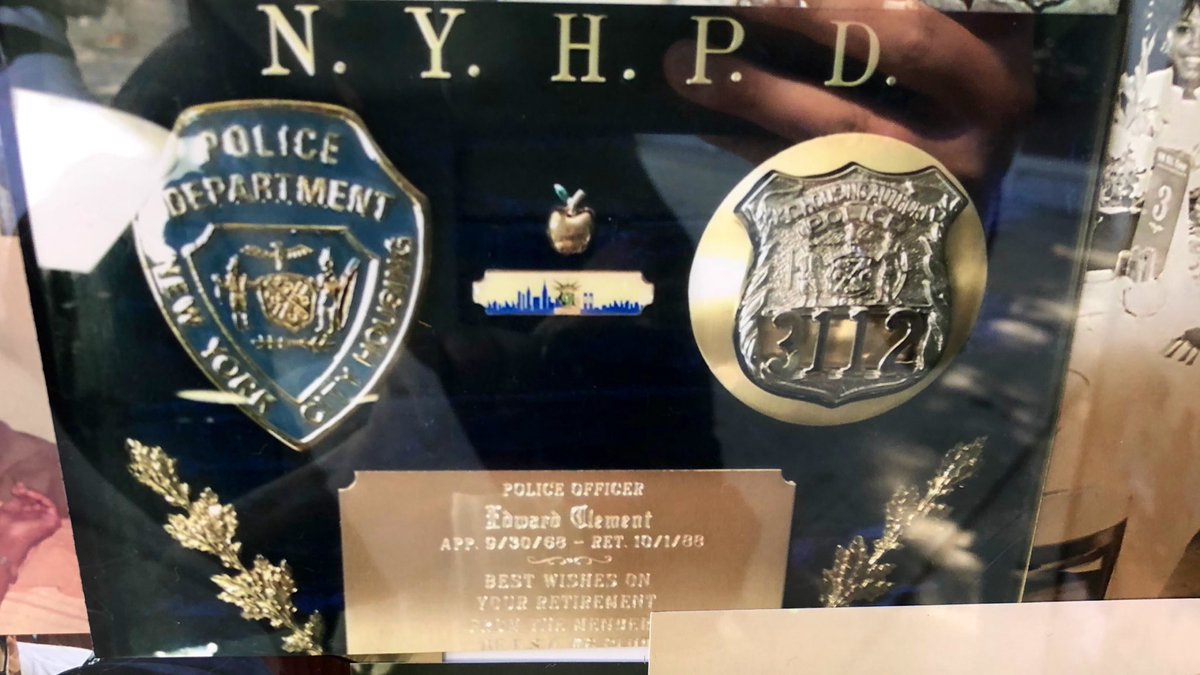 NYPDCeremonial's tweet photo. P.O. Edward Clement served in the 🇺🇸@USArmy and retired in 1988 @NYPDHousing . Yesterday #Dualflags were presented to honor his service.
Rest In Peace Officer
#DualService 
#HousingPD https://t.co/7UO8dknLzH