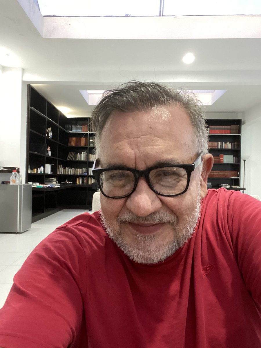 Gracias Dios por dejarme amanecer y estar cumpliendo con mis objetivos de vida. Escúchame en estos momentos por 90.3 de fm #adictivoradio #gpsmedia #hazlafácil recuerda el tiempo es lo único que nunca se recupera. No pierdas tu tiempo.