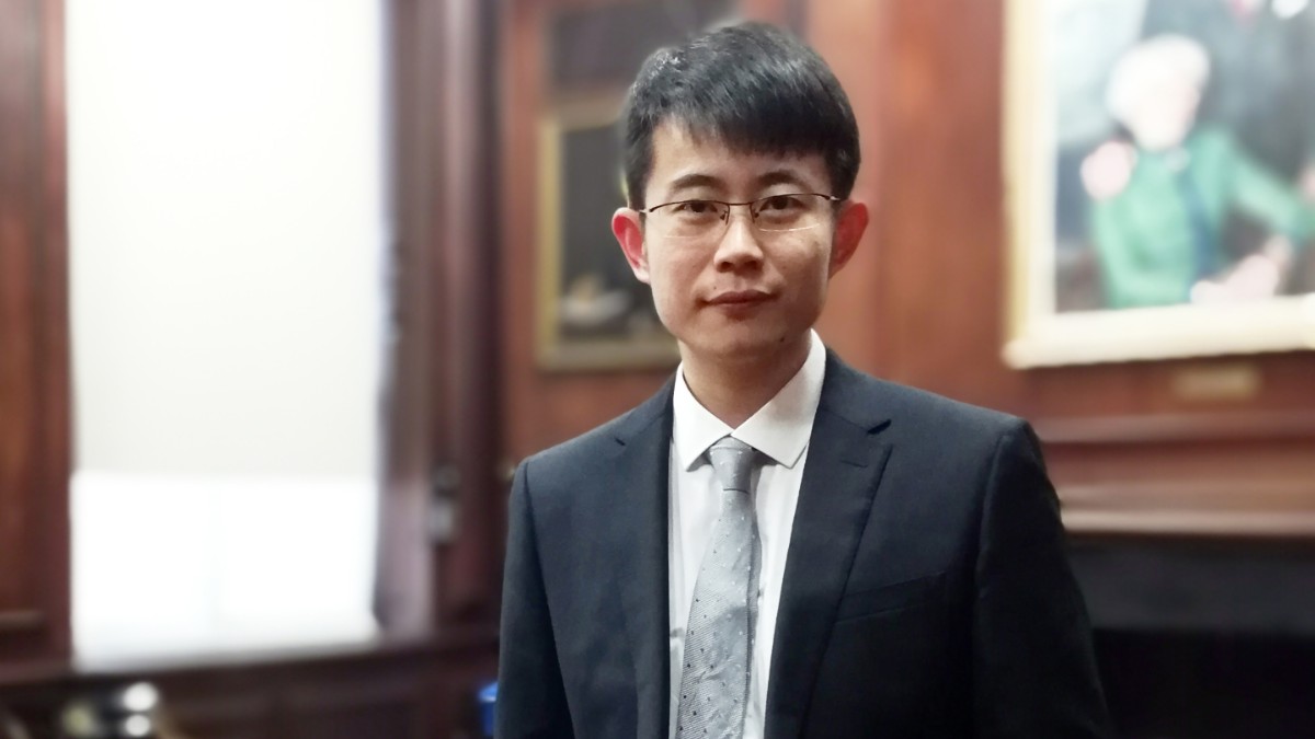 UniSurreyNews's tweet photo. More good news: Dr Yunlong Zhao from @ati_surrey has received the @EPSRC New Investigator Award. He will lead a team that will work on battery technology that is capable of capturing CO2 emissions https://t.co/tQQ0Y7SgJx https://t.co/3mN0Q4ugR0