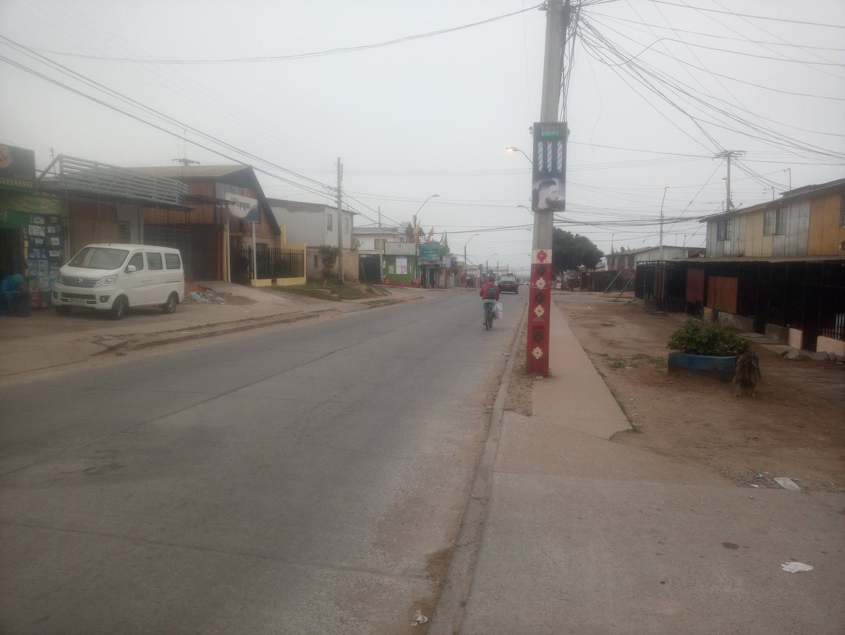 rsbchile's tweet photo. #AlertaRSB| Contraste entre los sectores con mas casos de la conurbación #LaSerena #Coquimbo a esta hora, calle Viña del Mar en Las Compañias totalmente vacío y por otra parte control vehicular en Tierras Blancas. 
@CarlosRiescoR @patopizarrovega @ToroMaca https://t.co/eAzALbGjXN