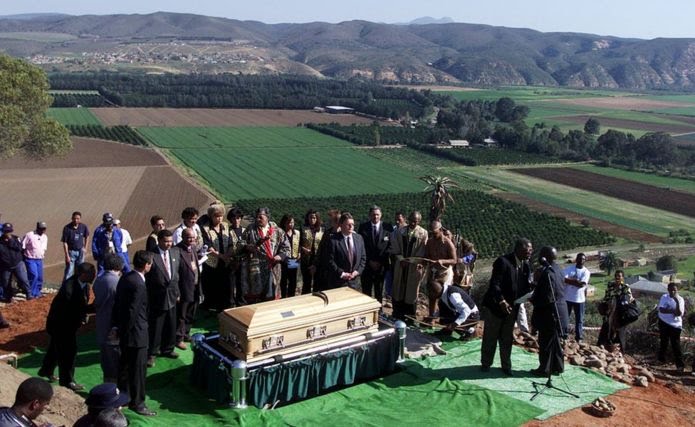 Finally on the sixth of March 2002, Sara was brought back home to South Africa where she was buried. On 9 August 2002, Women’s Day, a public holiday in South Africa, Sara was buried at Hankey in the Eastern Cape Province.