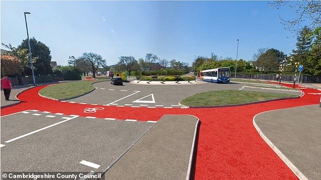 GapInsure's tweet photo. UK's first Dutch-style roundabout opens today in Cambridge  https://t.co/ni9mufmevz https://t.co/N81SEtUJg3