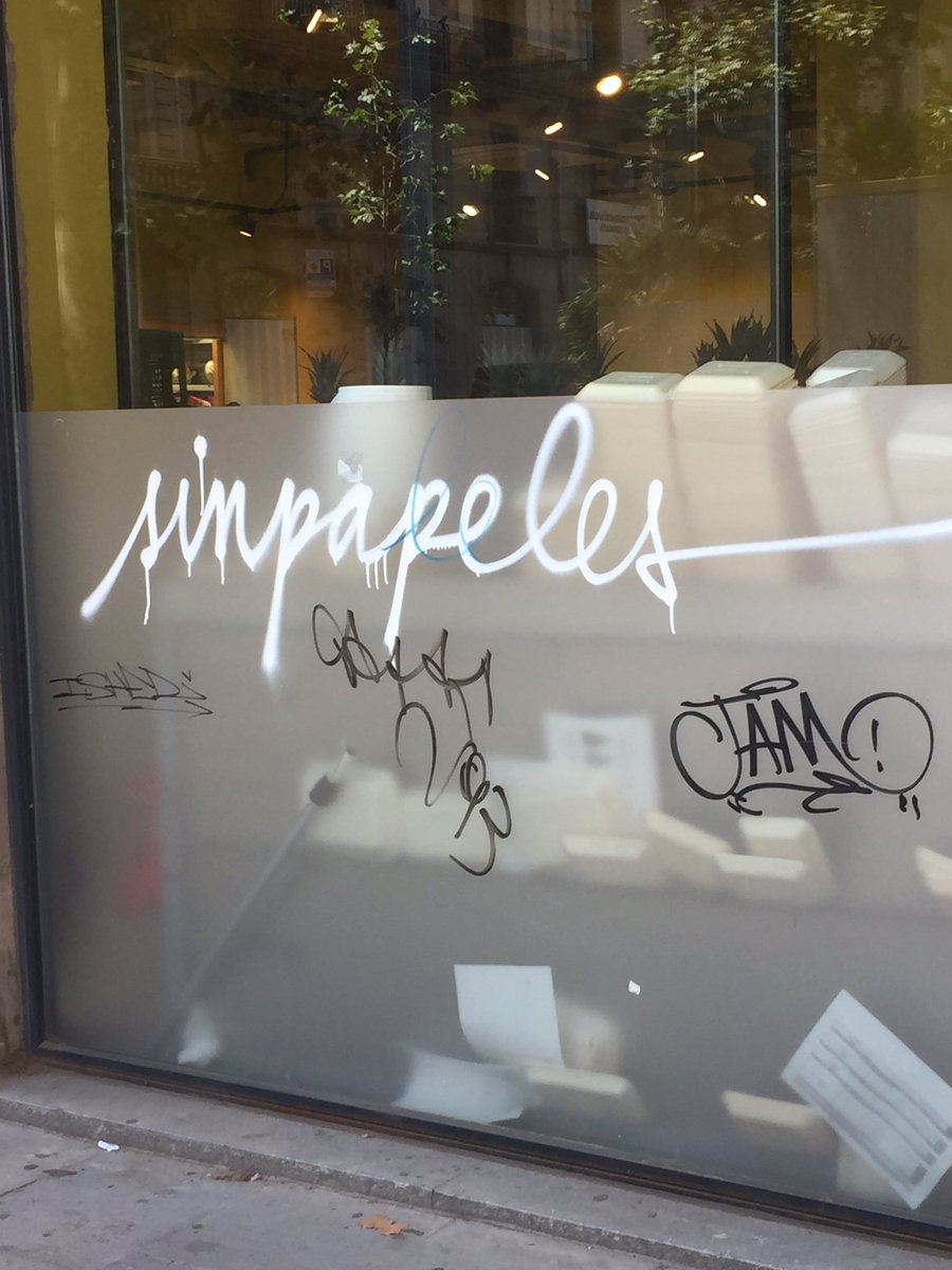 femgotic's tweet photo. #grafitis #madeinColau @AdaColau @janetsanz @Albert_Batlle_B ahir de nou! Embrutar el barri li diuen art🤬🤬🤬 https://t.co/O47vK4Lt8v