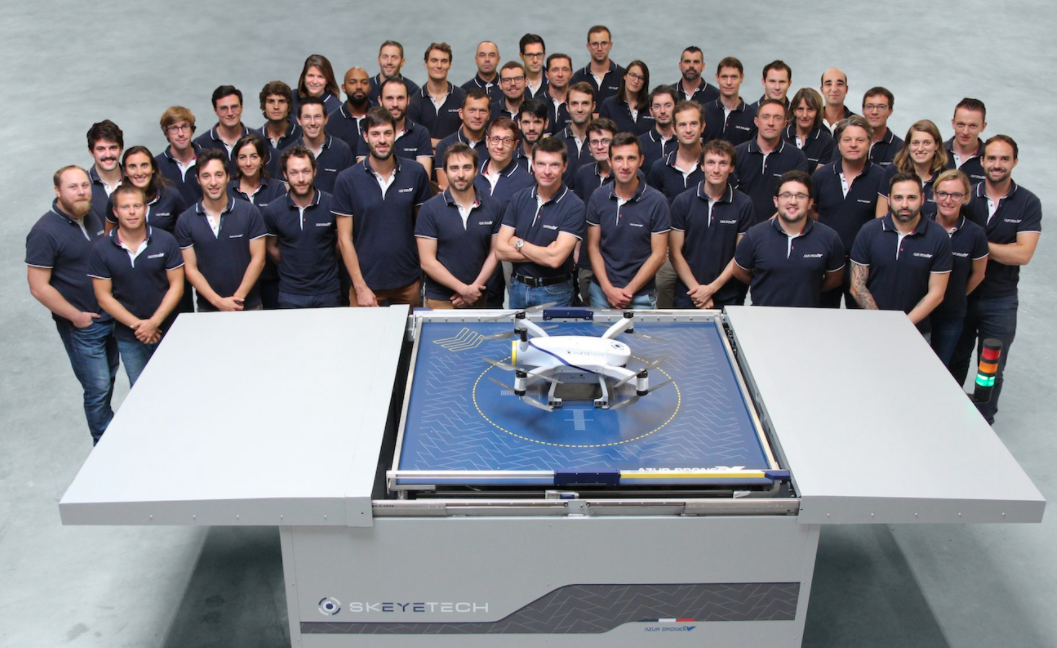 ecom_news's tweet photo. #Gironde : @AzurDrones, le leader européen du drone autonome lève 2,5 millions d'€. Cette nouvelle levée de fonds est destinée à poursuivre le déploiement du #drone autonome #Skeyetech en France et à l’international. https://t.co/PUnfhWVFLy https://t.co/GqfSCsgVYr