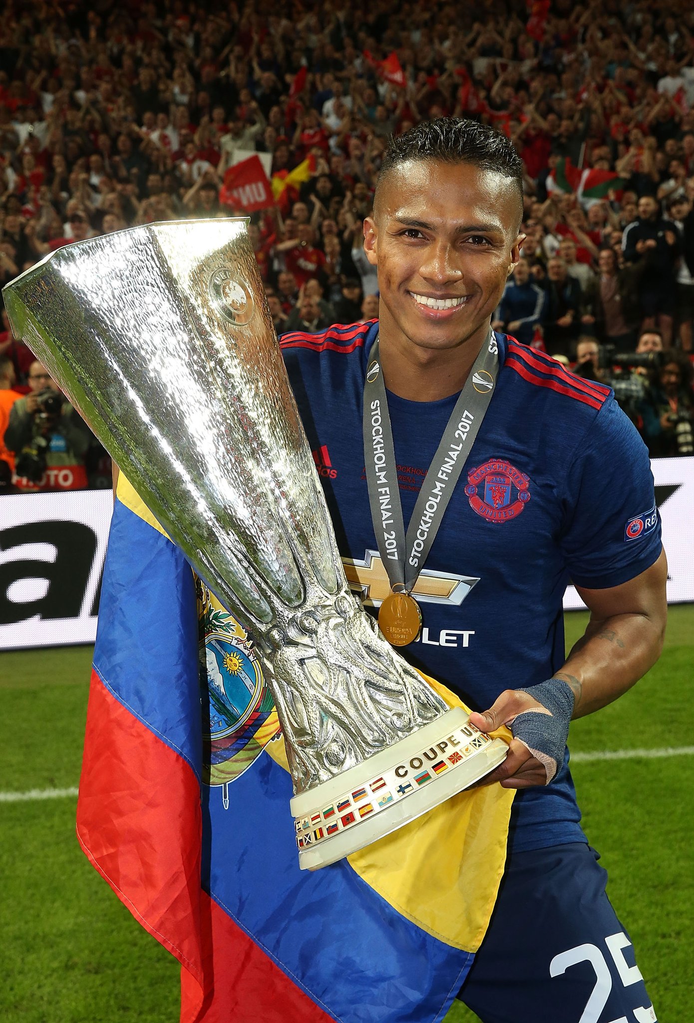 Happy birthday 2017 winner Antonio Valencia!    |  