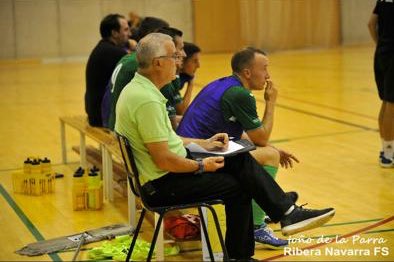 ADSanJuanFS's tweet photo. Uno de los emblemas de este equipo también renueva. Don José Pulido iniciará su 19ª temporada en la agrupación. Nuestro gran delegado y estadístico se muestra feliz: “Siempre me ha gustado aportar mi granito de arena a este grupo y sobre todo en este deporte que tanto me encanta” https://t.co/JDI2xCn5SB