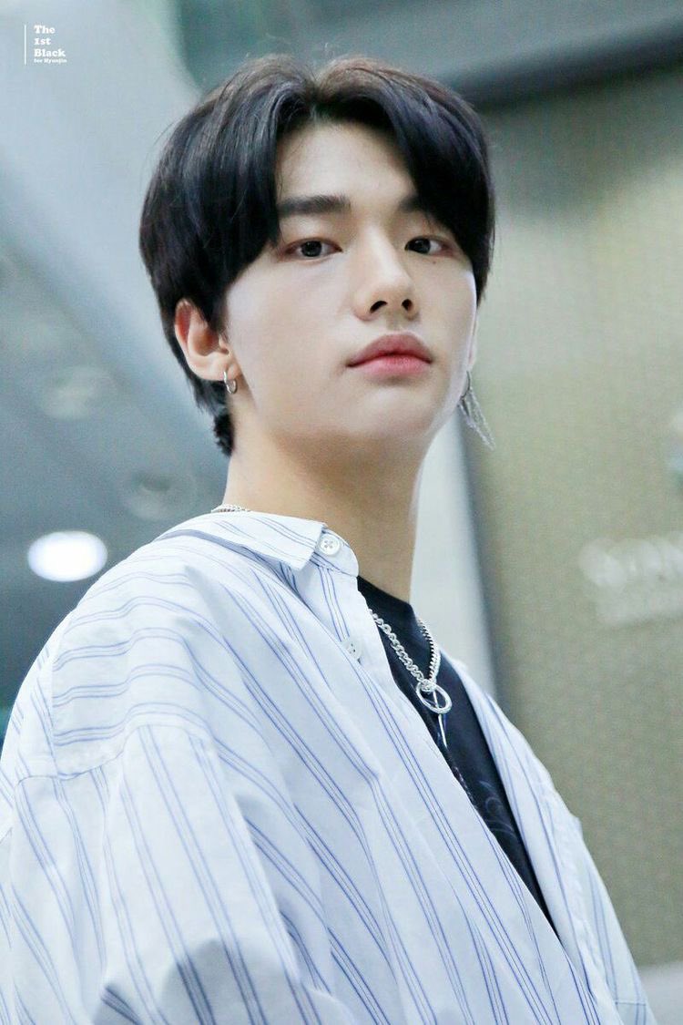 — hyunjin as your boyfriend; a thread that will make your day  #StrayKids    #skz