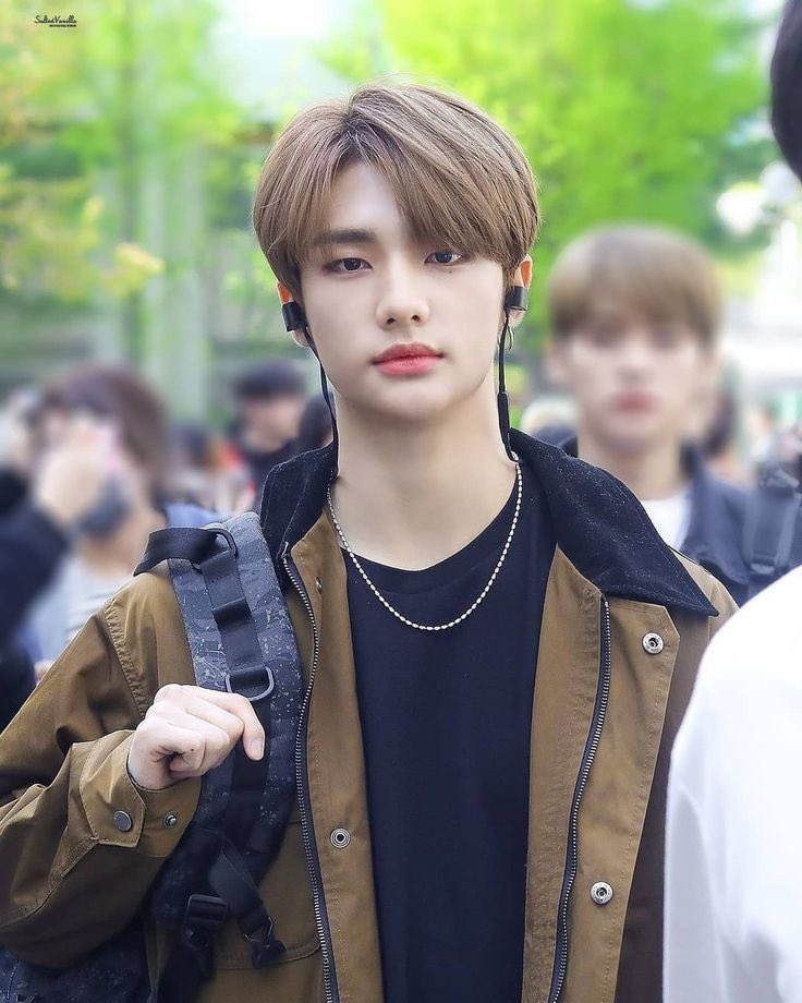 — hyunjin as your boyfriend; a thread that will make your day  #StrayKids    #skz