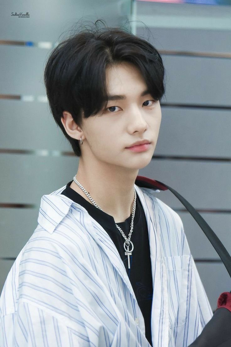 — hyunjin as your boyfriend; a thread that will make your day  #StrayKids    #skz