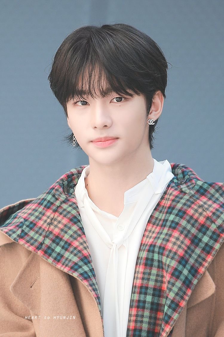 — hyunjin as your boyfriend; a thread that will make your day  #StrayKids    #skz