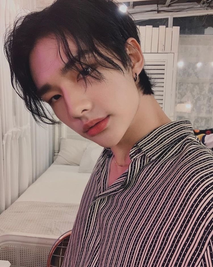 — hyunjin as your boyfriend; a thread that will make your day  #StrayKids    #skz