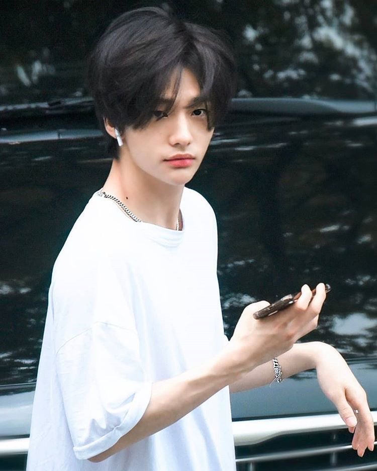 — hyunjin as your boyfriend; a thread that will make your day  #StrayKids    #skz