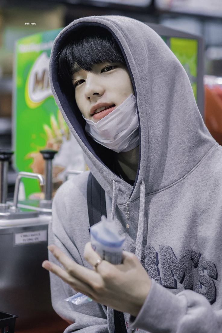 — hyunjin as your boyfriend; a thread that will make your day  #StrayKids    #skz