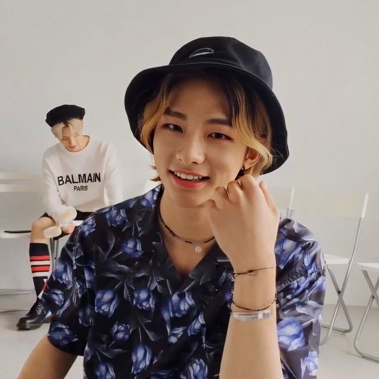 — hyunjin as your boyfriend; a thread that will make your day  #StrayKids    #skz