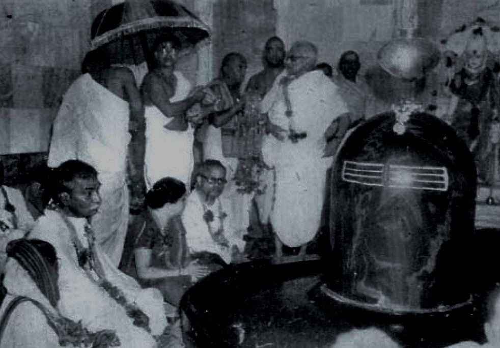 Rajput_Ramesh's tweet photo. Shri Rajendra Prasad, the first President of India attended the Somnath Temple Inaugration even though Nehru opposed it
#ModiDumpsFakeSecularism https://t.co/E1OFqIxyEb