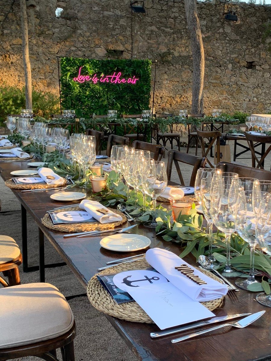 agplanning's tweet photo. Seguim fent realitat els vostres somnis i generant records inoblidables 💕⁣⁣⁣
⁣⁣⁣
👉🏻 Aquest passat cap de setmana va ser el torn de 💍 Laura &amp; Josep. ⁣
⁣
Love is in the air! 💘🔝⁣

➡️ https://t.co/dNM4sHcTwN
⁣
#AgPlanning #CastelldeTamarit 
⁣ https://t.co/XpC9w8ljkd