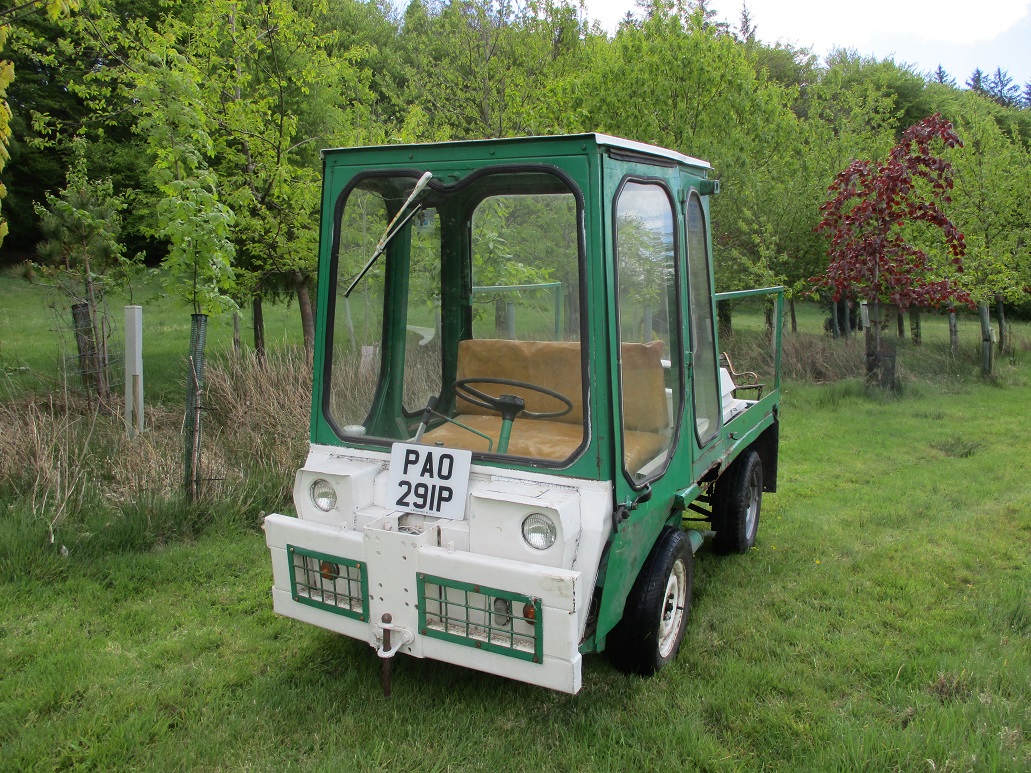 The_ChocolateQ's tweet image. A piece of local history landed in our inbox! ✉️ Great work from Rich on restoring these two vehicles, once a familiar sight at Fry's Somerdale Factory here in Keynsham.