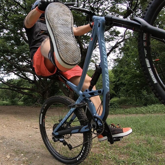 Komiks13's tweet image. My fun dose of Vit-C today w/ #AttackPH Trixter Elite Vit-C MTB shoes &amp;amp; I’m loving it!  Support local! 🇵🇭#Bikekomiks #bike #cycling #bikelife #mtb #bicycle #biker #mountainbike #mtblife #cyclinglife #bikeporn #freeride #mountainbiking #gopro #goproph #enduromtb #rideyourbike