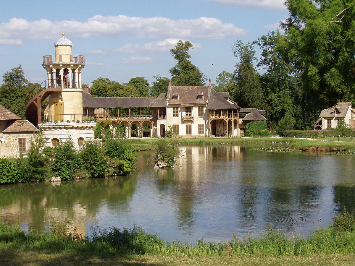 In fact, the Queen liked it so much that she commissioned her favourite architect (Richard Mique) and the painter Hubert Robert to build an entire model village/farm, in the style of a Norman hamlet, in Versailles' gardens.And so we arrive at Hameau de la Reine.