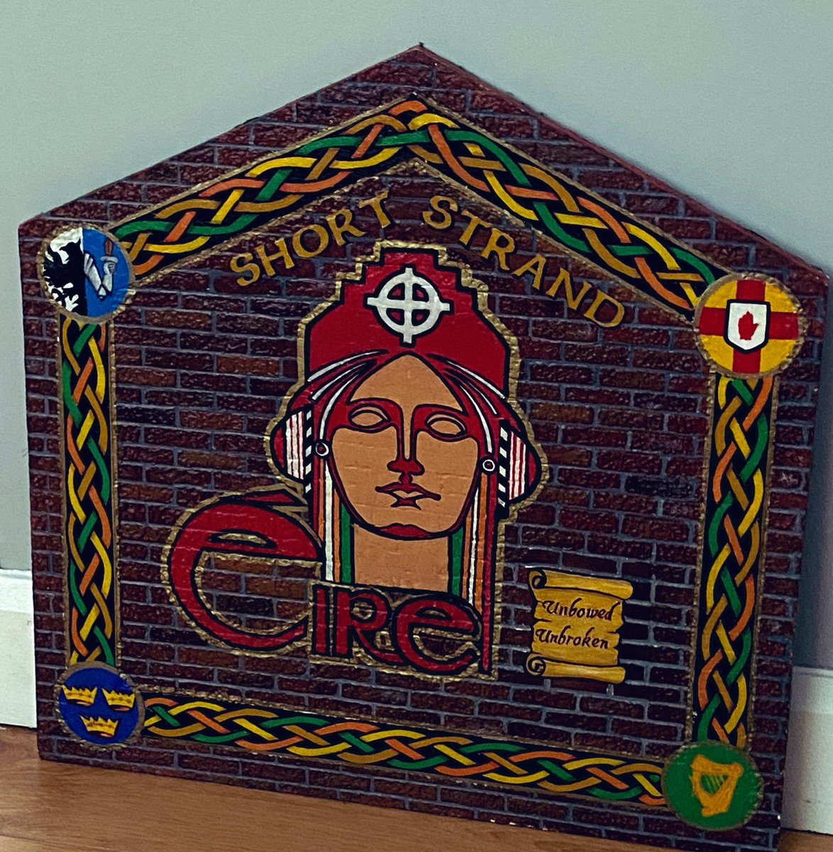 My Uncle Seany painted this “mini mural” for me some years back - it reminds me of him and home - so it’s coming to the Leinster House office with me later this week. 🎨 @seanycfc94 #CuimhníCinn