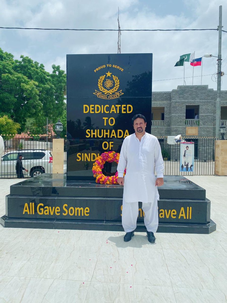 SamirMir's tweet photo. Today paying tribute to #Police personnel who have rendered their lives for the security & stability for our Motherland. Their blood and sacrifices can never be forgotten. #SalamPolice
#یومِ_شہداپولیس #HerosofPakistan #PoliceMartyrsDay
#PoliceMartyrsDay2020 https://t.co/VvxVnF9UFb