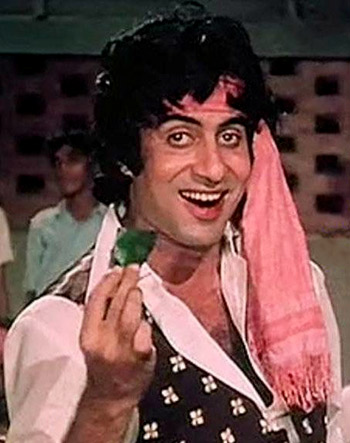 5. The singer actually chewed several paans while recording ‘khaike paan banaras wala‘ for Amitabh Bachchan’s Don.Here's another amazing trivia related to this song, it was Manoj Kumar who suggested to add this track in the film as a loo break. https://twitter.com/funda_filmy/status/1260121609186115585