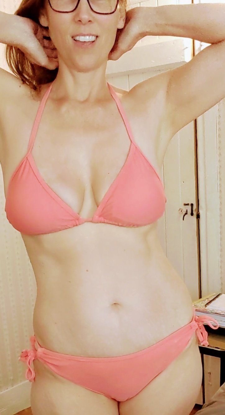 Diane Marie🌹Southern Charm🍑 on X: #tuesdaymood #bikinilust Reply with a  GIF of your favorite movie with a bikini scene. Retweet if my pic made you  smile. 💋 Ladies, welcome to reply with