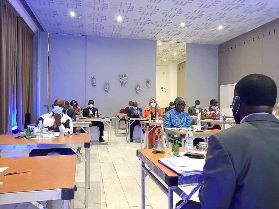 RotaryAbjCocody's tweet photo. Passation de charges : La roue tourne !
Mercredi 22 juillet 2020 a eu lieu la passation entre notre ami Adjé Amian président 2019-2020 et Marcellin Zinsou, président 2020-2021. #RotaryCocody
#Rotary
#District9101 https://t.co/CSVY0LWiNr